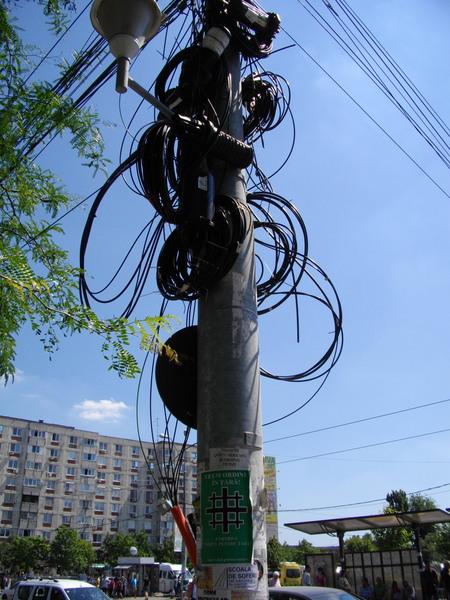 prin cablurile aste circula multa minciuna