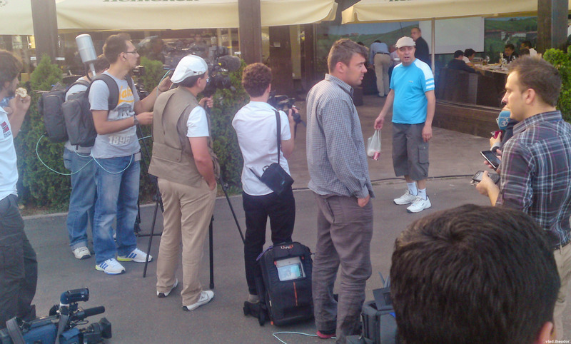 Fitzi cumintzi si pastrati distanta de intimitate va rugam !!! And NO ghostbusters allowed fara consumatzie.