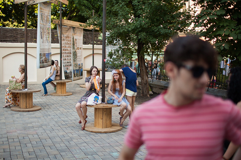 02-street-delivery-2012-photo-by-ciprian-dumitrescu