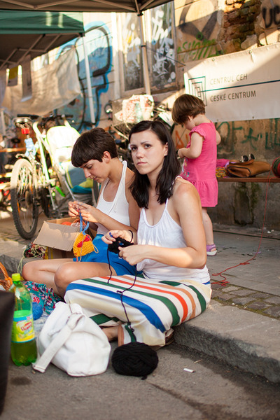 06-street-delivery-2012-photo-by-ciprian-dumitrescu