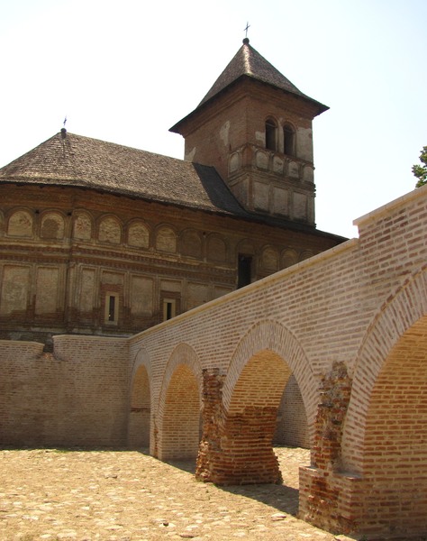 Cealaltă Strehaia, fără turnuleţe