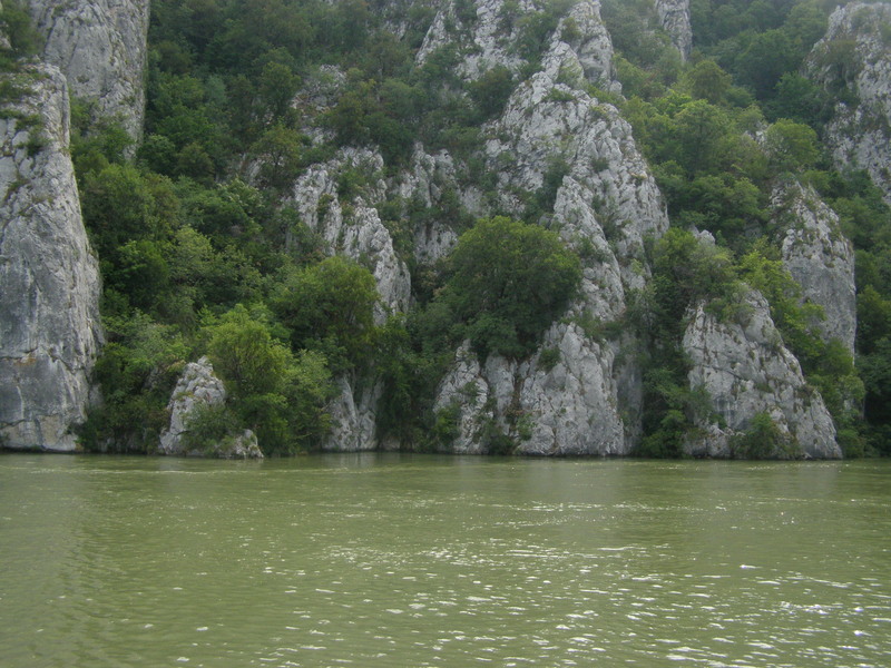 Cazanele Mari batute de soare