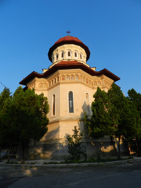 Biserica Trei Ierarhi de pe Calea Eroilor 