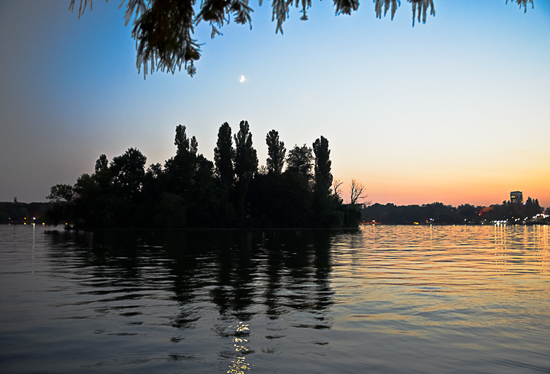 Parcul Herastrau - insula - amurg