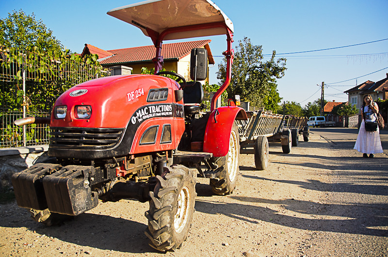 Tractorul cu care s-a facut deplasarea din Costesti La Sarmizegetuza Regia 
