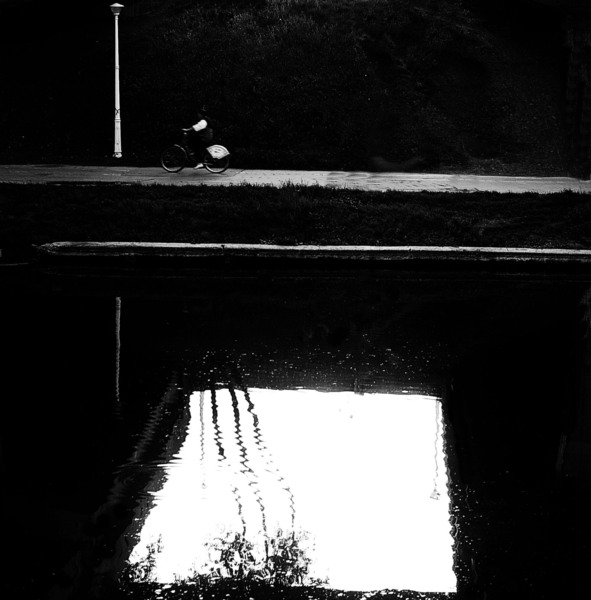 4-sub-semnul-oglinzii-din-adanc-oglinda-pancolar-50-2-44sd-v