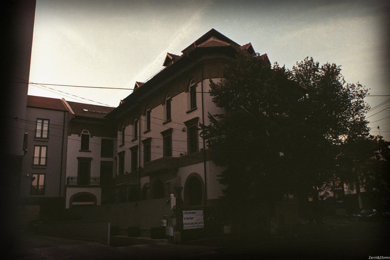 Zenit si obiectiv de 28mm