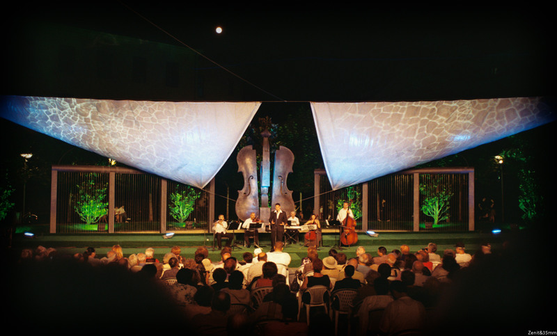 Zenit si obiectiv de 28mm