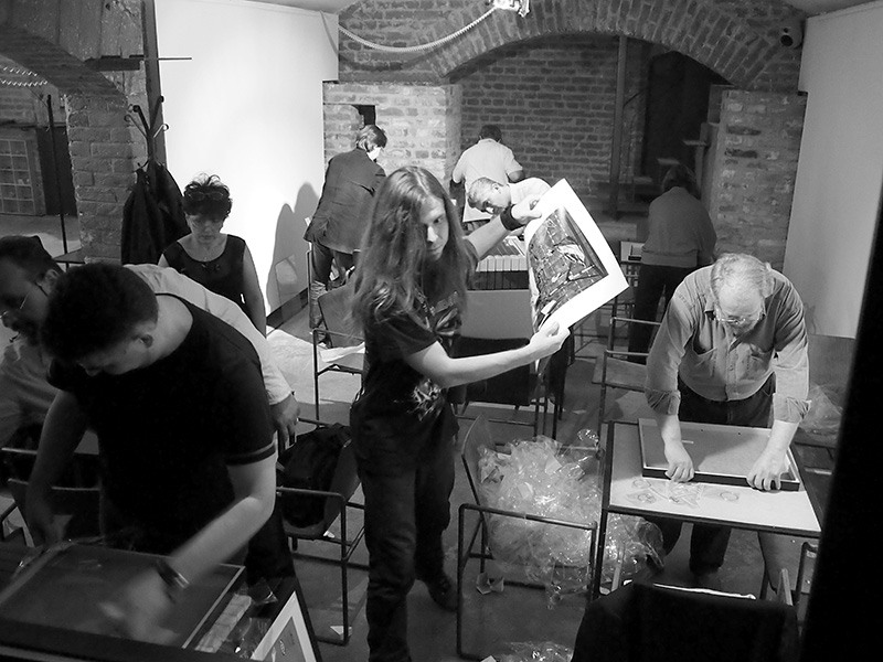 alb-negru-2012-ab-01