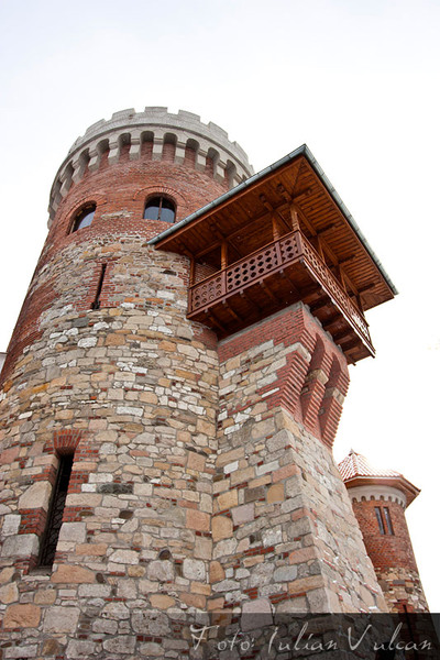 castelul_tepes_iulian_vulcan_wwwtablouriunicatro_11