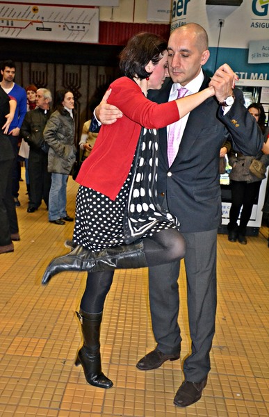 tango-doamna-cu-buline