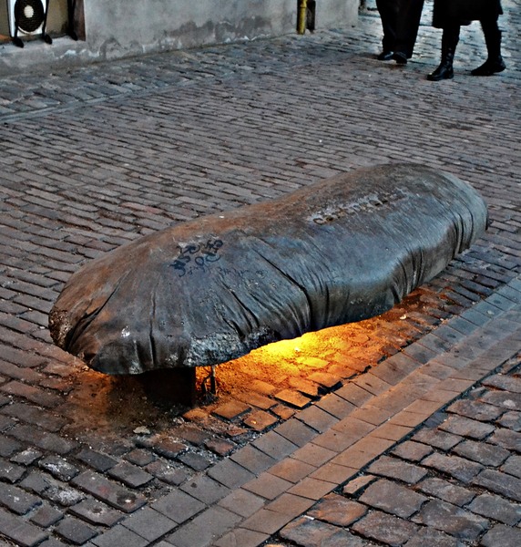 banca-luminata-la-carturesti