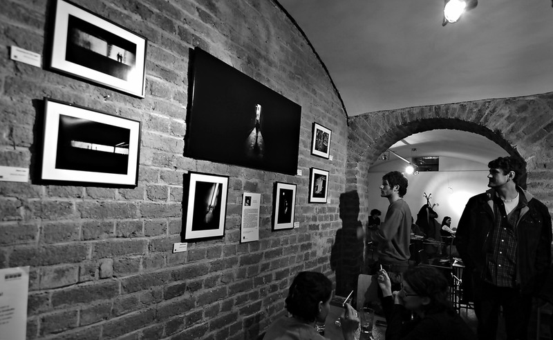 carturesti-privitori-foto-an