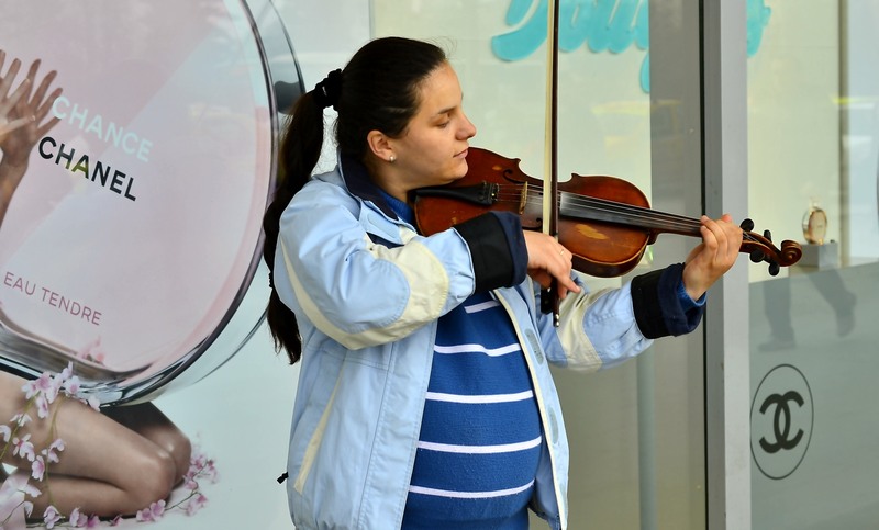 chanel-violin-and-a-mama-in-may