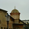 turn-biserica-zid-muzeu-lampa-strada
