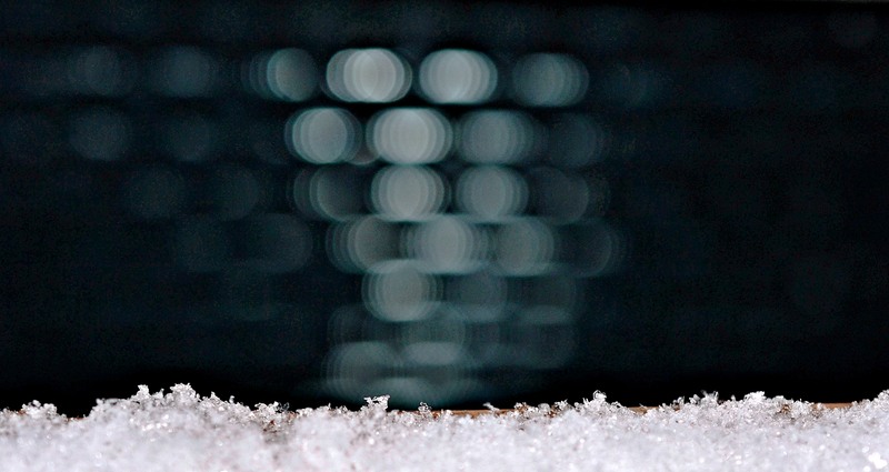 zapada-cu-cercuri-difeze-pe-negru