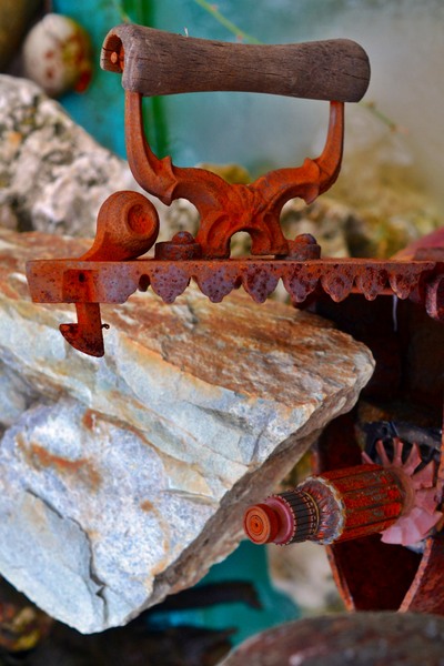 cap-de-fier-calcat-cu-piatra-si-rotor