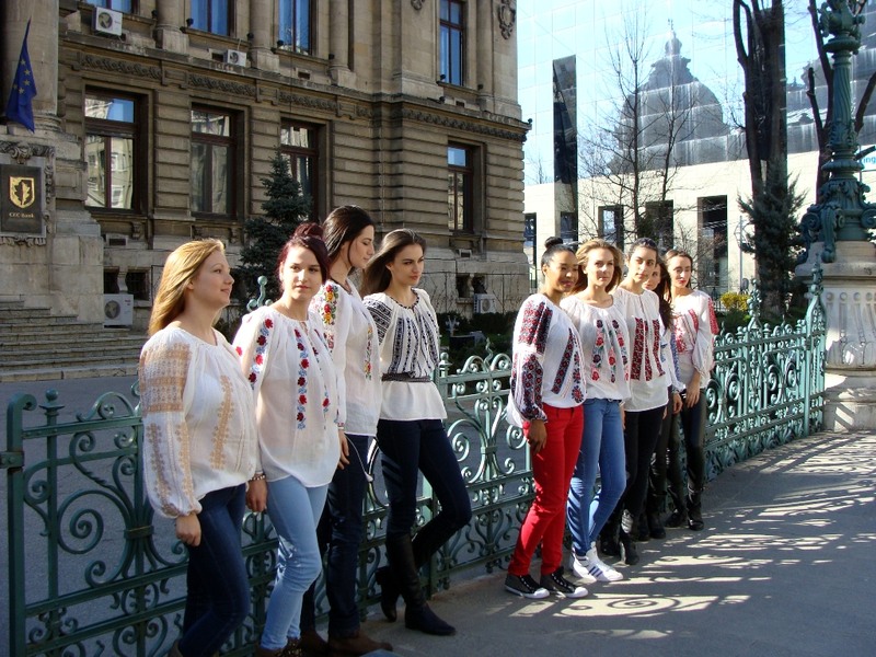 in-fata-cladirii-cec