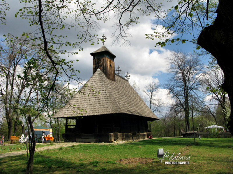 biserica-muzeul-satului