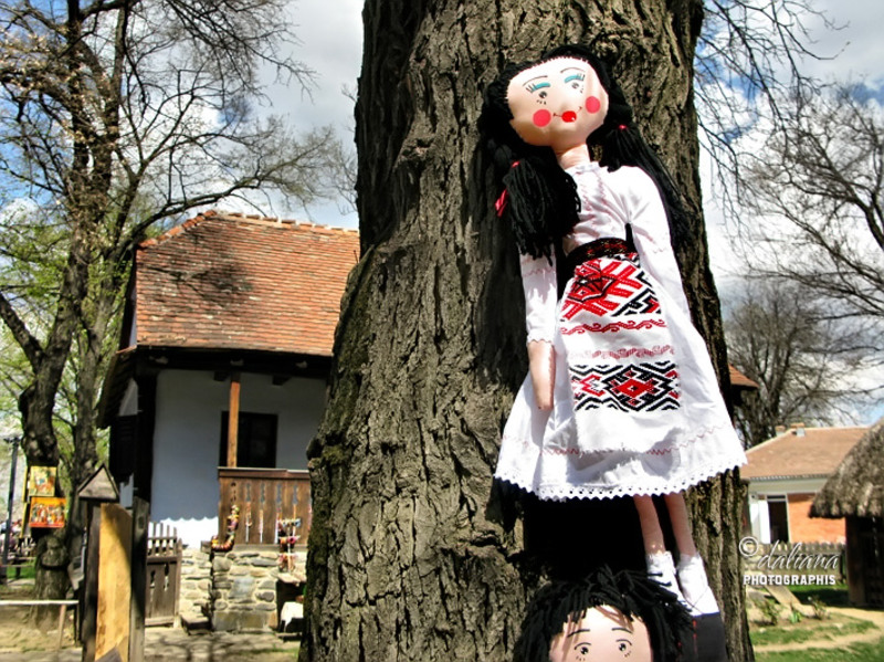 muzeul-satului-girls-from-romania-dolls-hand-made