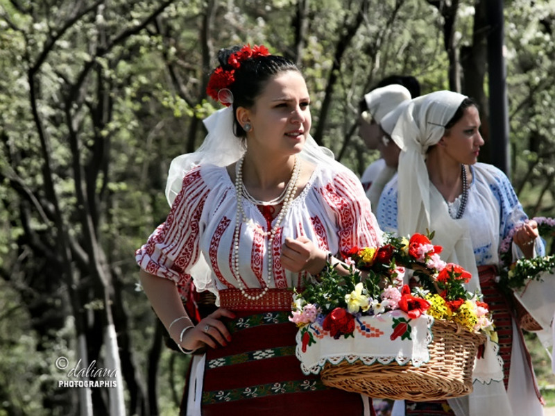 muzeul-satului-girls-from-romania