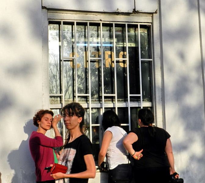 O lacrima pe furis pentru ca s-a terminat inghetata?!?