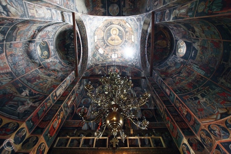 interiorul bisericii