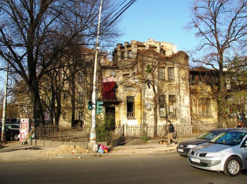 casa-pompiliu-eliade_de-pe-pod