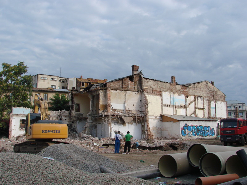 dsc05826_in-spatele-cladirii-roz-demolate_pta-haralambie-botescu-nr-18