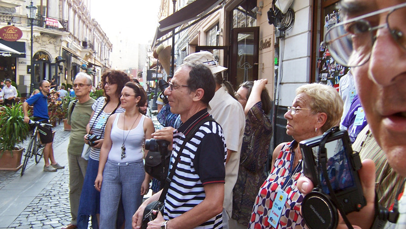 atenți și curioși