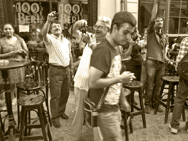 se pozează zîmbiți vă rog