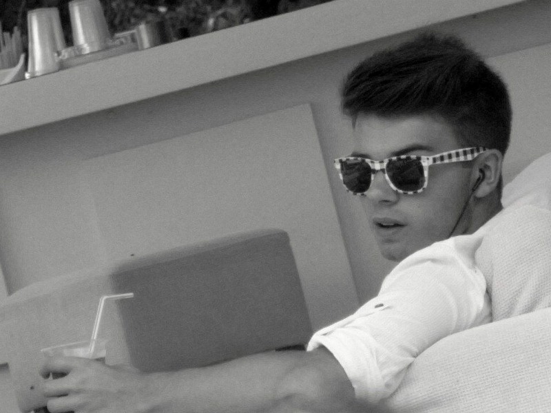 994507_620781161273272_368398491_n