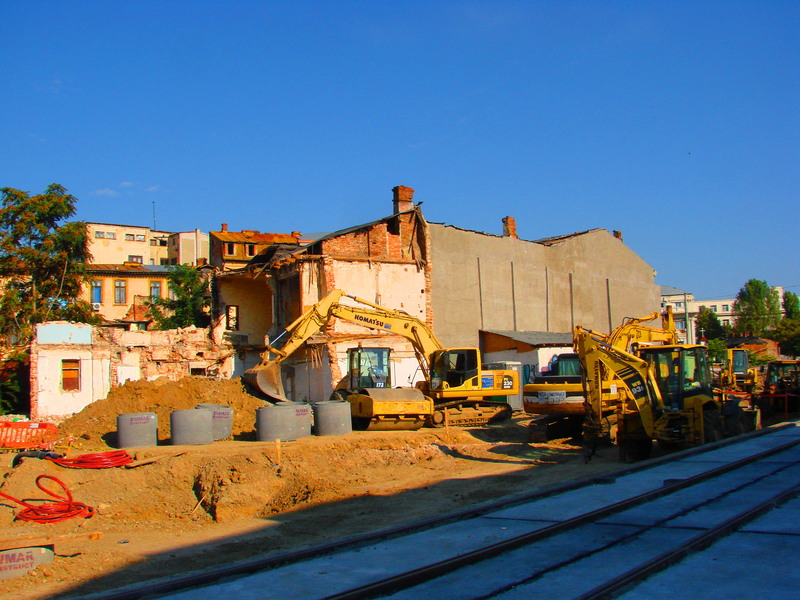 dsc07485a_pe-stanga-tuburi-de-canalizare