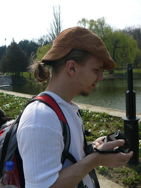 andrei-cautati-mai-sus-in-galerie