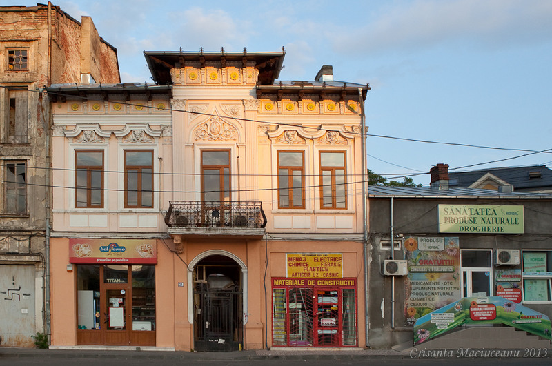 casa specifică arhitecturii unei zone comerciale a sfârşitului de sec XIX  