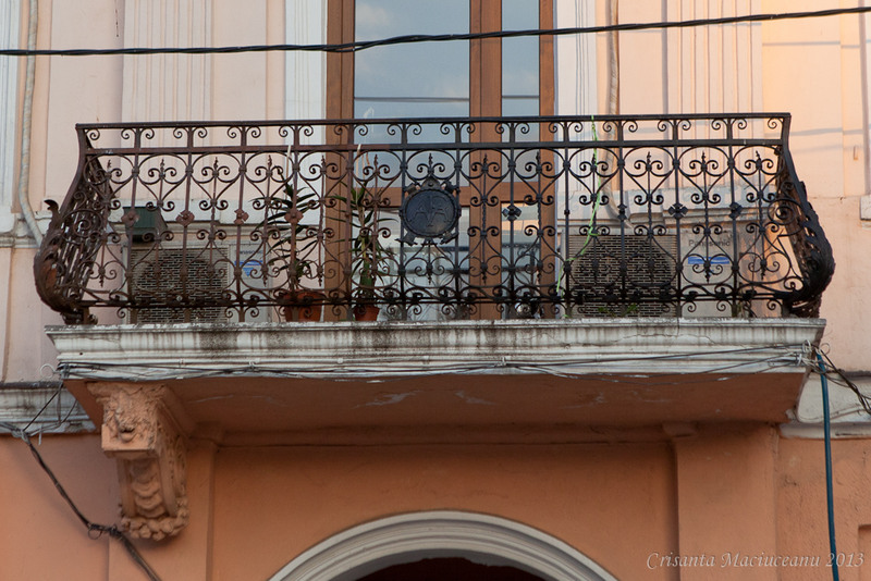 balconul bufant din fier