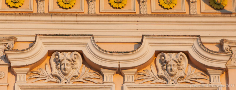 pedimentele cu mascaroni