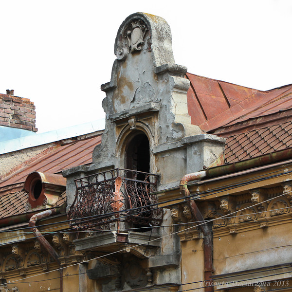 fronton cu decoratii