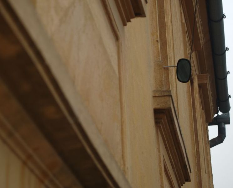 Sa vedem cine bate la usa!