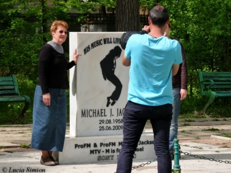 7-lucia-simion-love-for-michaels-music-2015