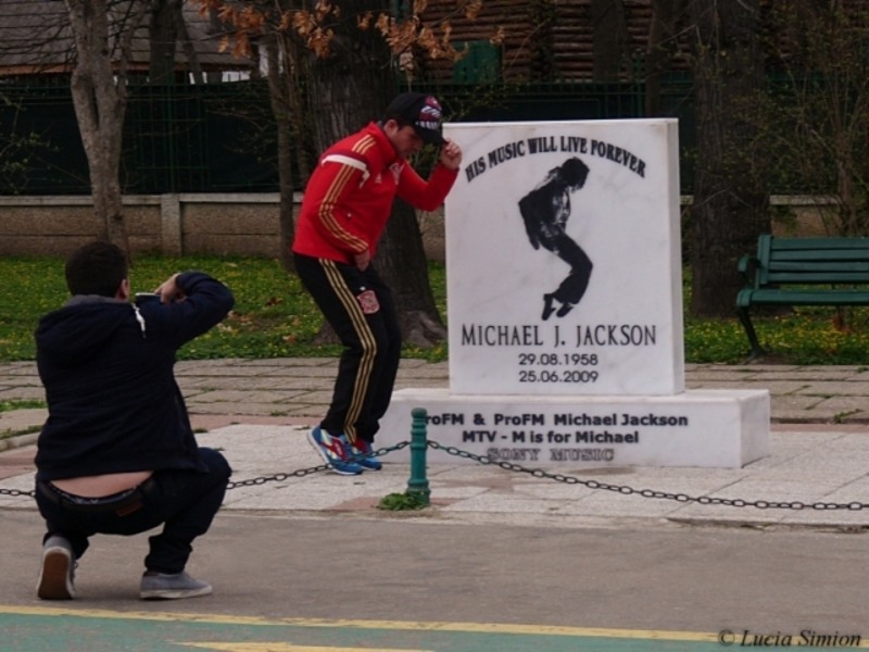 8-lucia-simion-love-for-michaels-music-2016