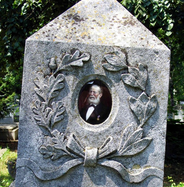 Medalion color din Cim.Bellu Evanghelic