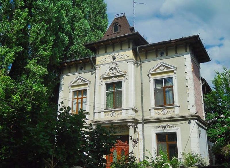 castel-pe-strada-drlister